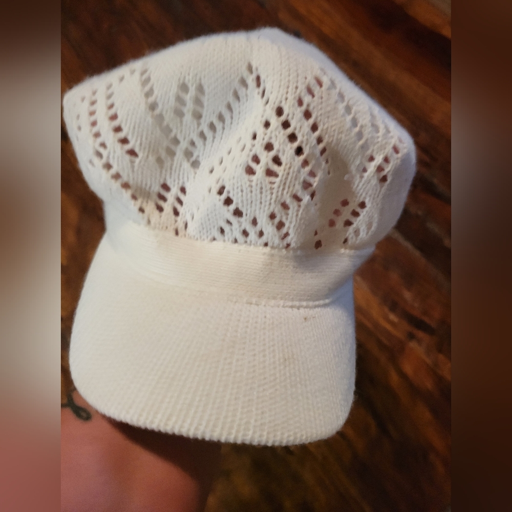 VINTAGE WHITE KNIT CAP